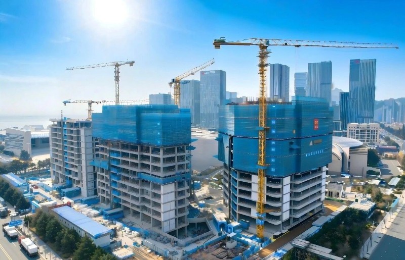 Festeggiamo magnificamente il successo del completamento della struttura centrale del Qingdao Fortune Finance Innovation Center
