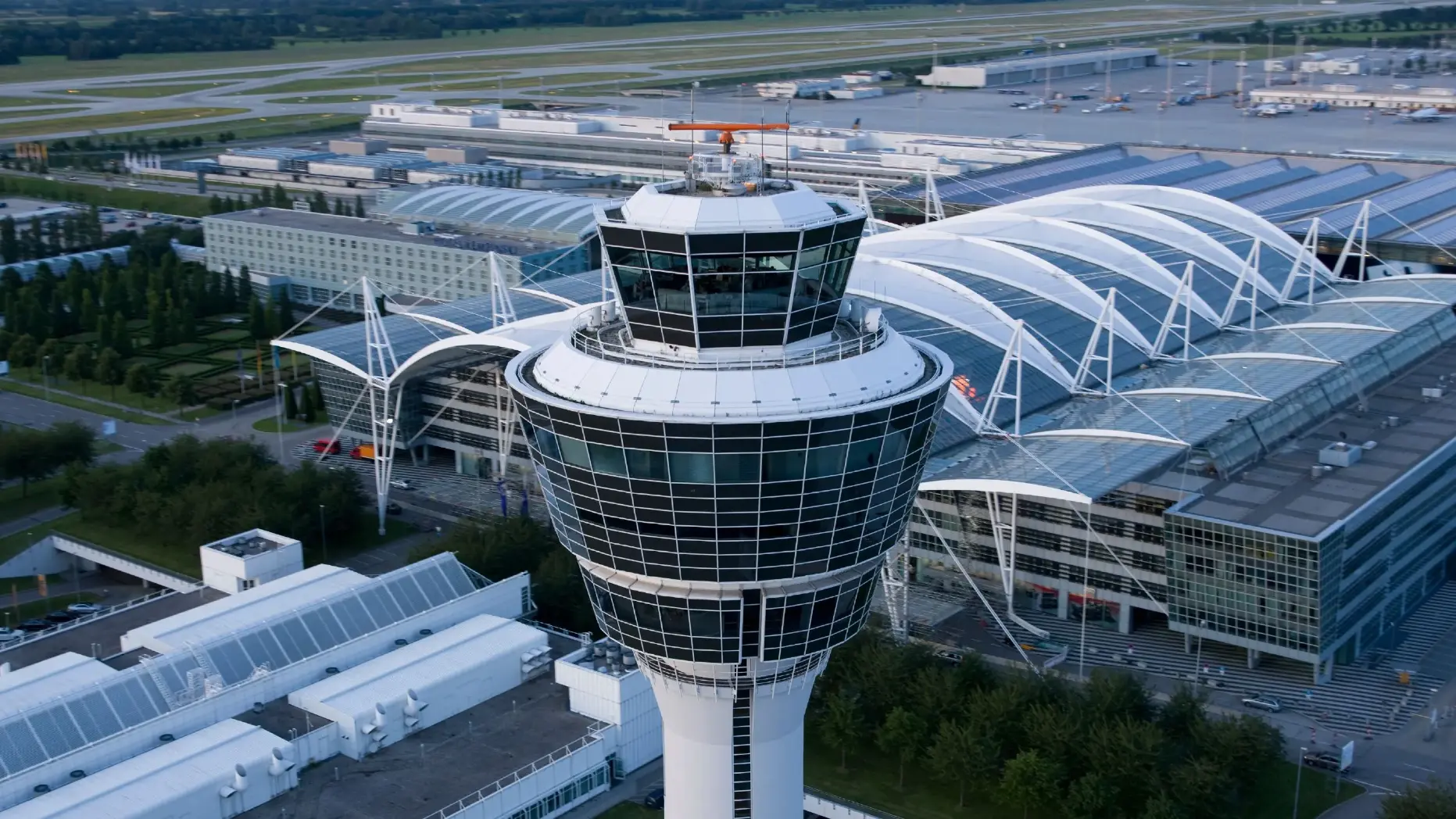 Costruzione in acciaio per il controllo del traffico aereo