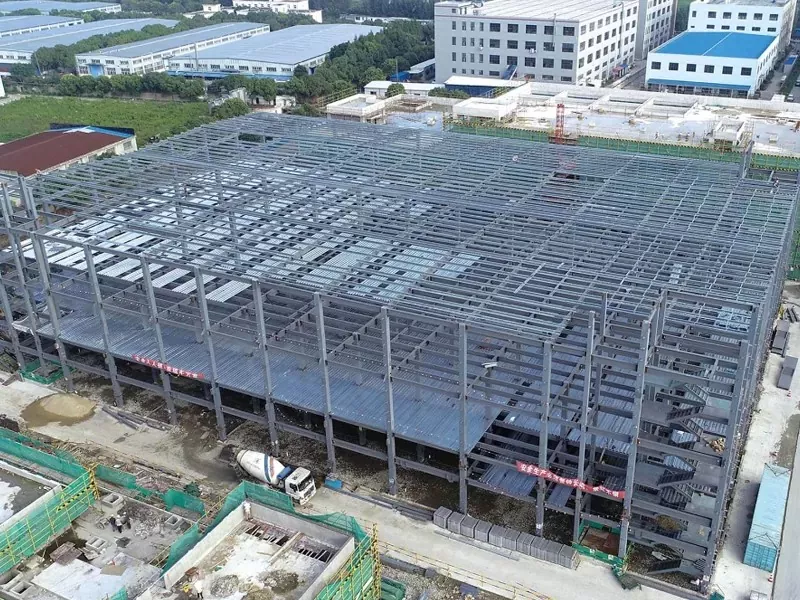 Magazzini prefabbricati ecologici con struttura in acciaio Magazzini prefabbricati ecologici con struttura in acciaio