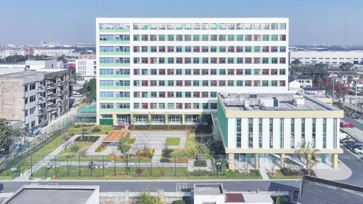Edificio ambulatoriale per la salute mentale con struttura in acciaio