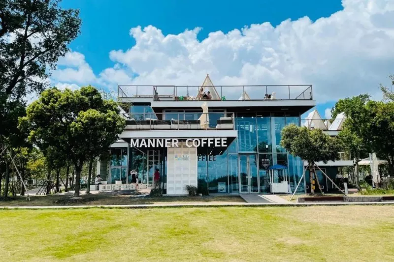 Caffè con struttura in acciaio