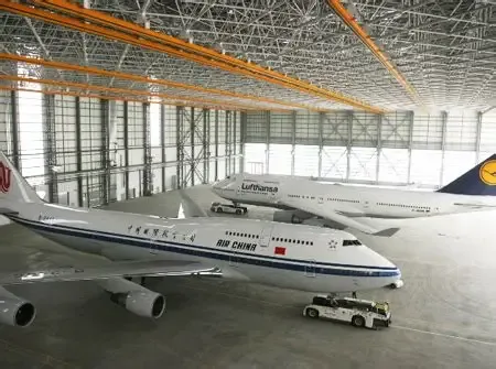 Hangar per la manutenzione della struttura in acciaio