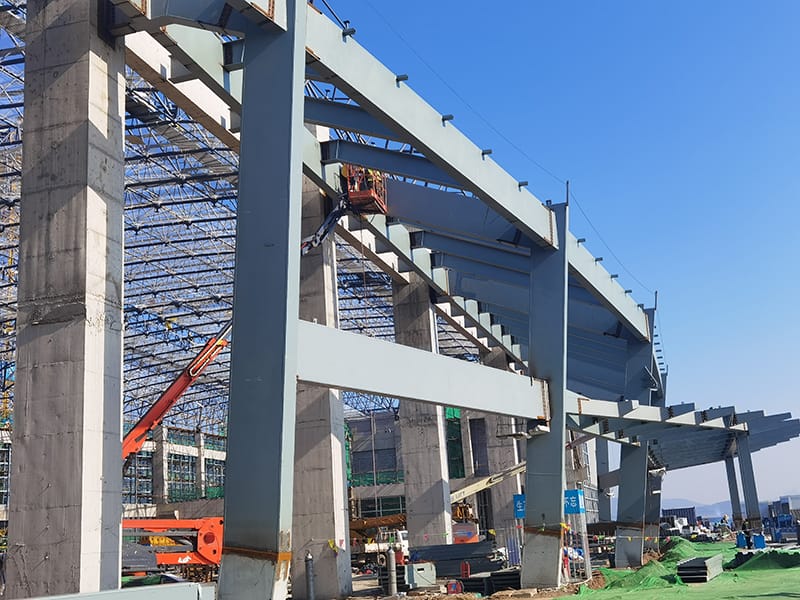 Costruzione della stazione ferroviaria della struttura d'acciaio