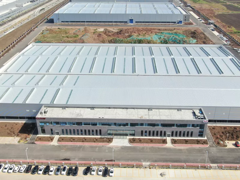 Costruzione di magazzini con struttura in acciaio