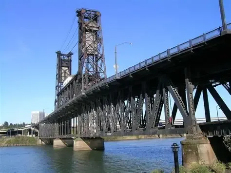Ponte sospeso in acciaio